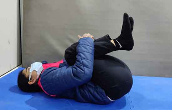 KNEE TO CHEST STRETCH 3