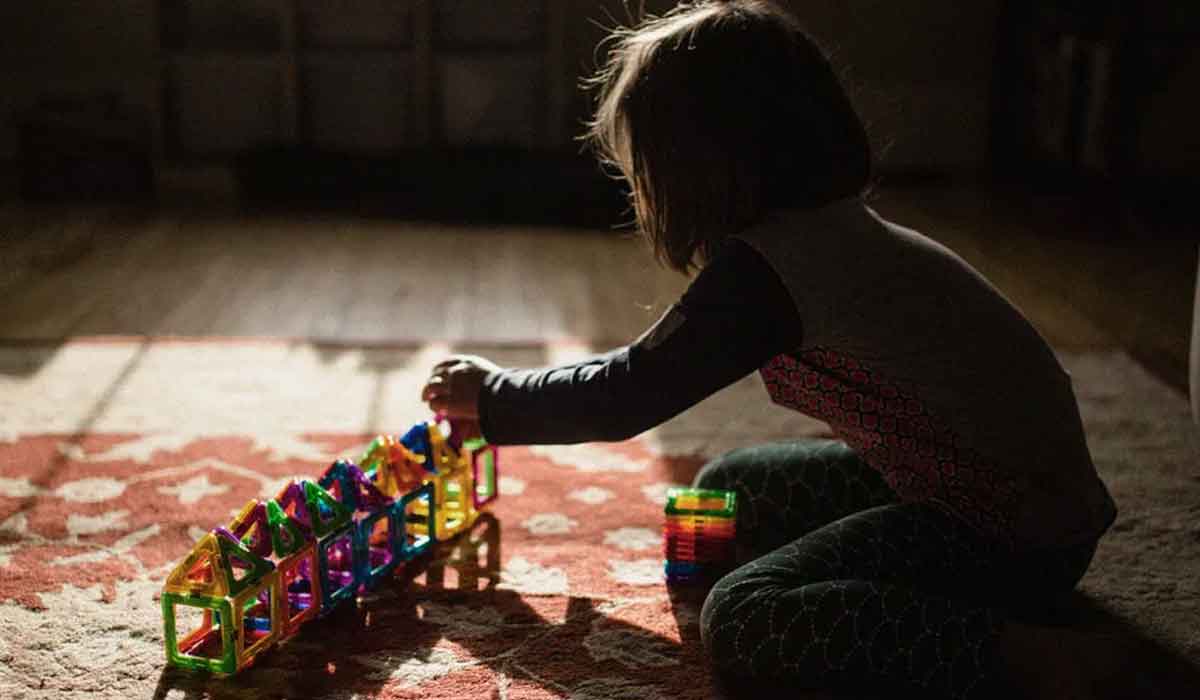 HOW  SENSES ARE AFFECTING AUTISTIC CHILDREN
